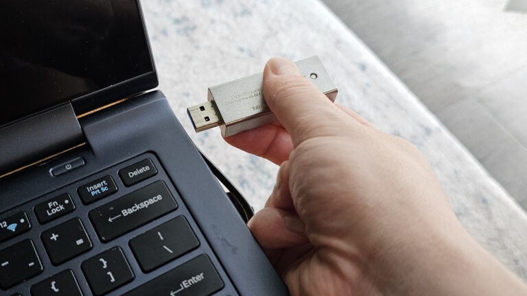 Are USB Flash Drives Becoming Obsolete? Are USB Flash Drives Becoming Obsolete?
