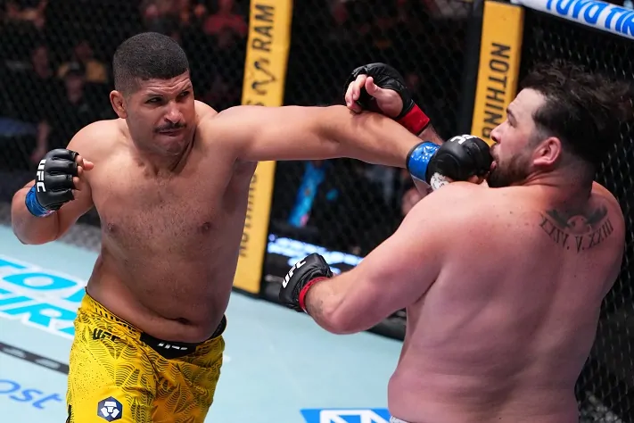 Jose Montanha Forces Quick Tap from Louie Sutherland Louie Sutherland and Jose Montanha da Silva, UFC Vegas 120