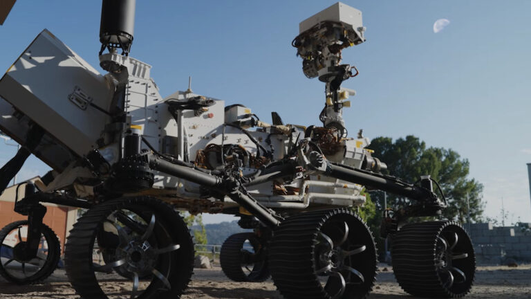 One Of NASA’s Mars Rovers Could Find Itself Promised To The Moon Instead One Of NASA's Mars Rovers Could Find Itself Promised To The Moon Instead