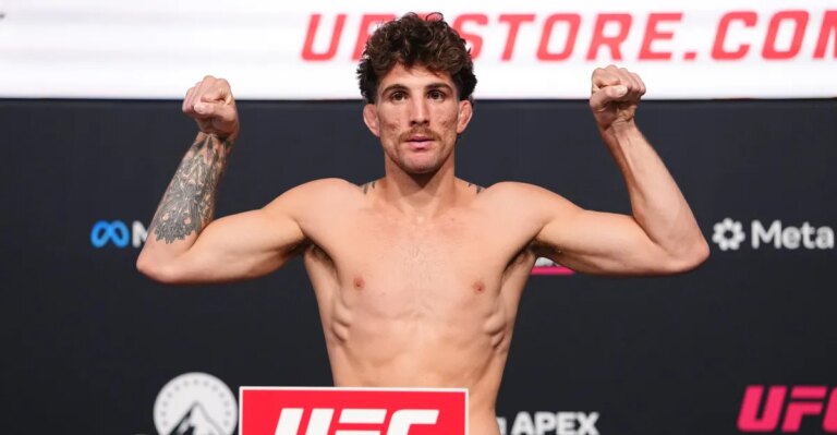 UFC Vegas 120 results: Quillan Salkilld strangles bloodied Mateusz Gamrot inside a round UFC Vegas 120 results: Quillan Salkilld strangles bloodied Mateusz Gamrot inside a round