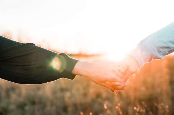 How Building Meaningful Relationships Lifts Your Everyday Mood social connections